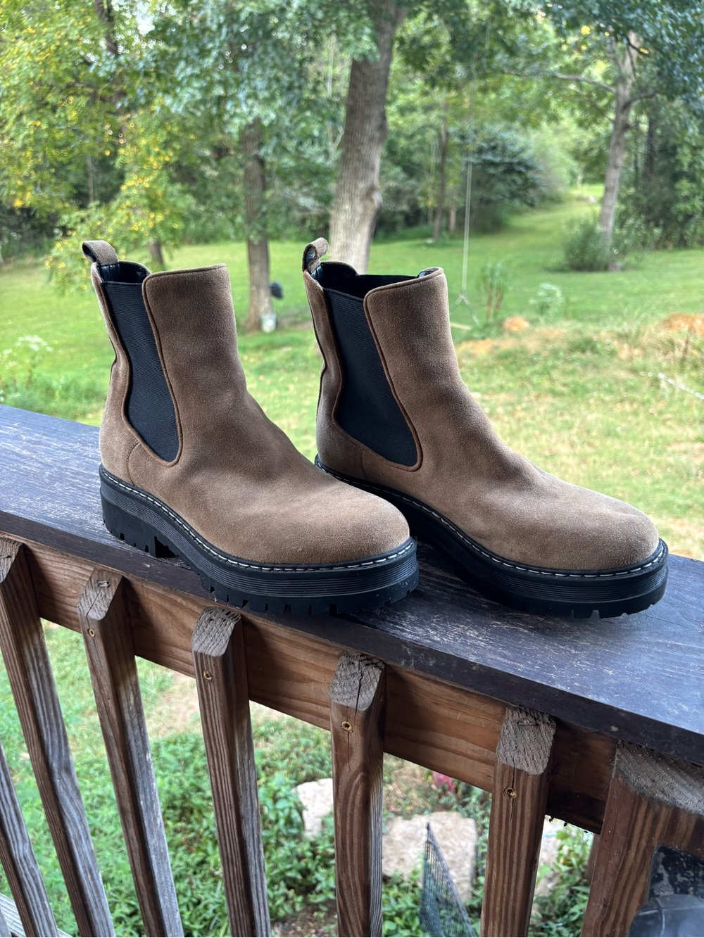Marc Fisher LTD Men’s 9.5M Chelsea Boots Taupe Suede Leather Lug Sole Outdoor
